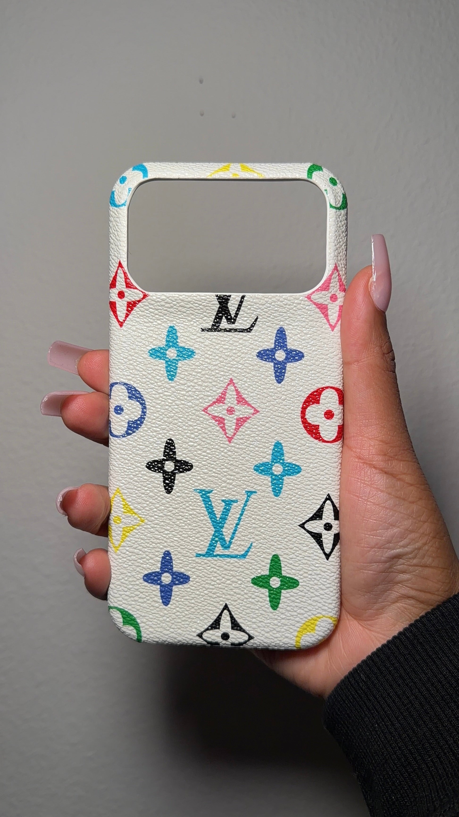 Louis V Print The Pynk Plug