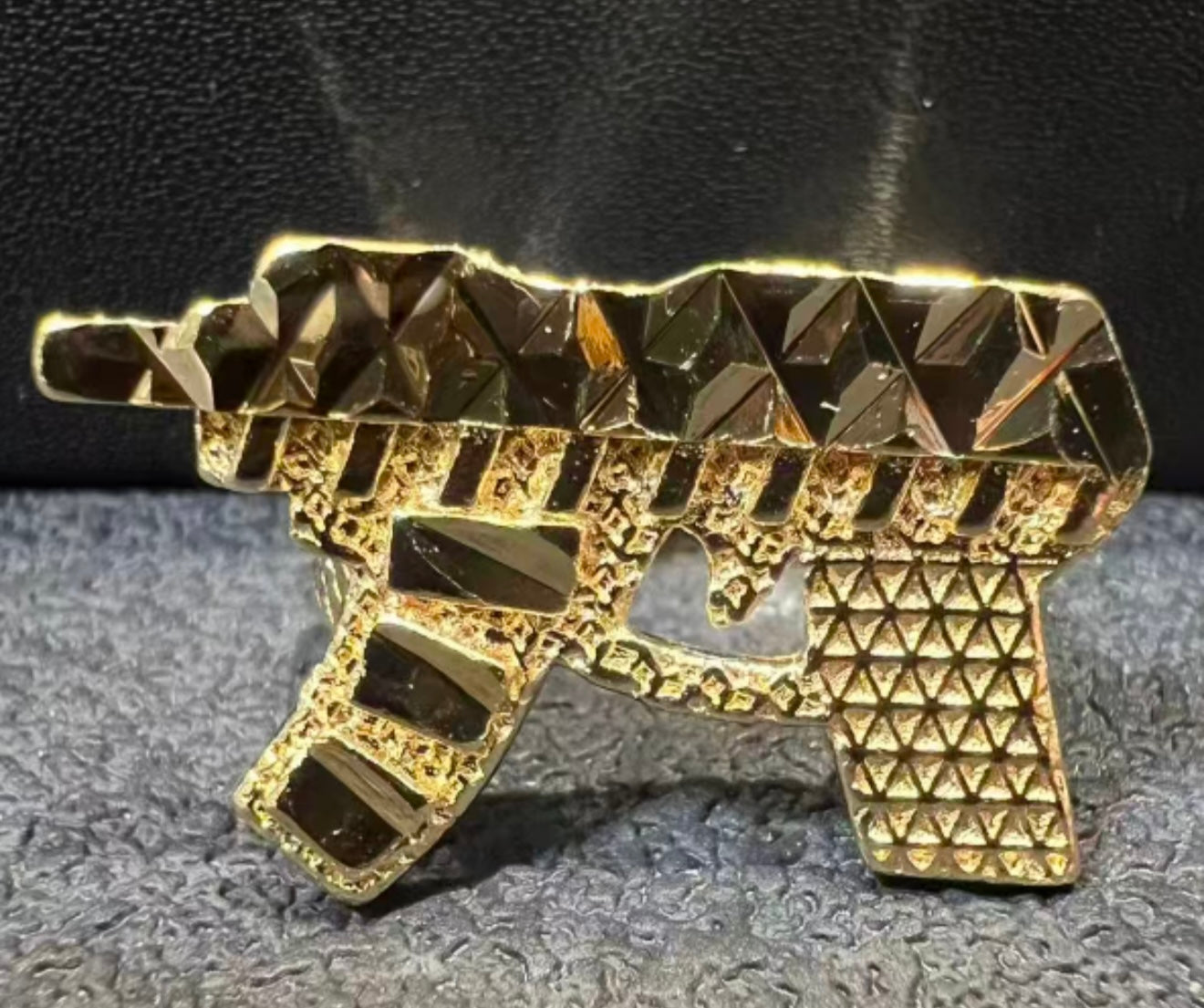 AK Ring The Pynk Plug