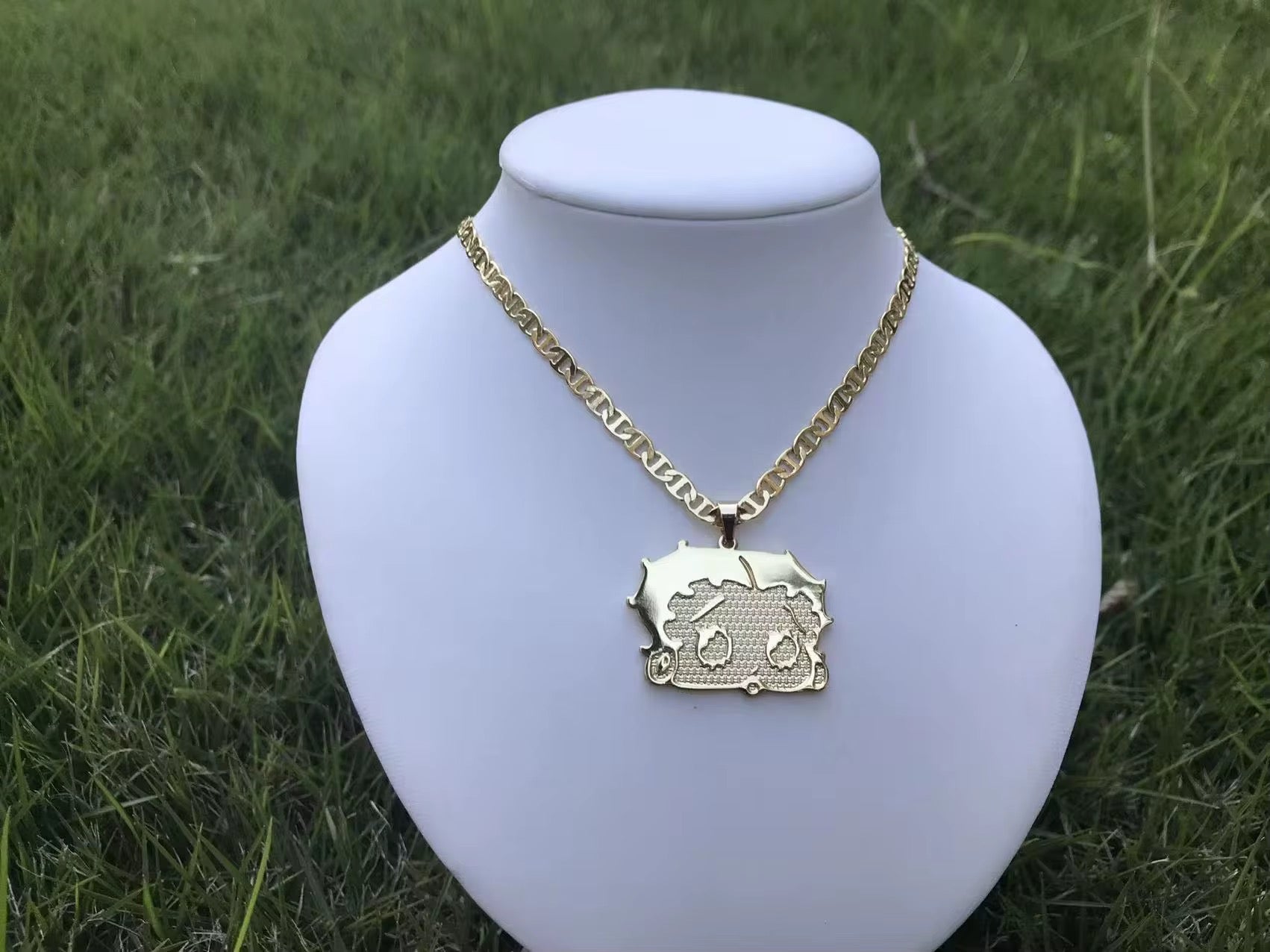 Betty Boop Chain The Pynk Plug