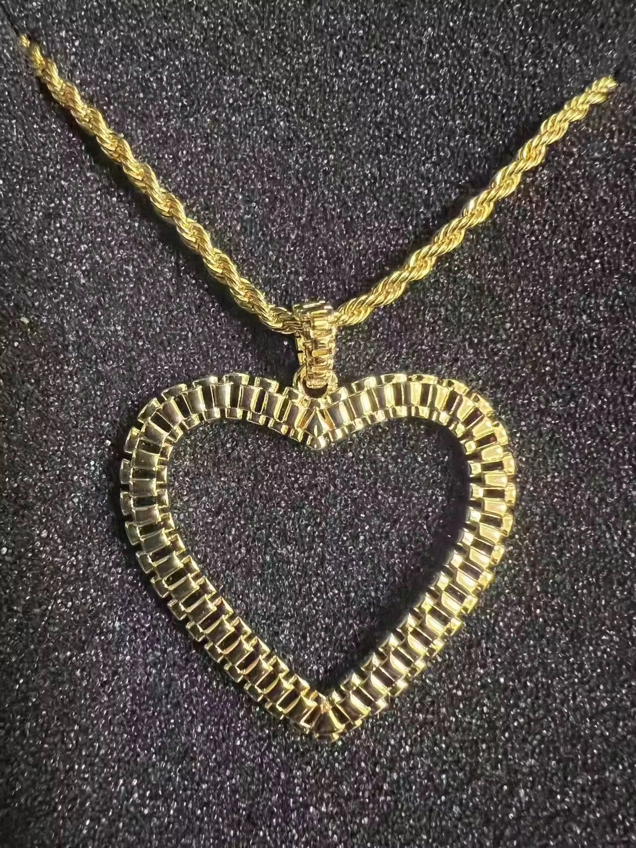 Rollie Heart Chain The Pynk Plug