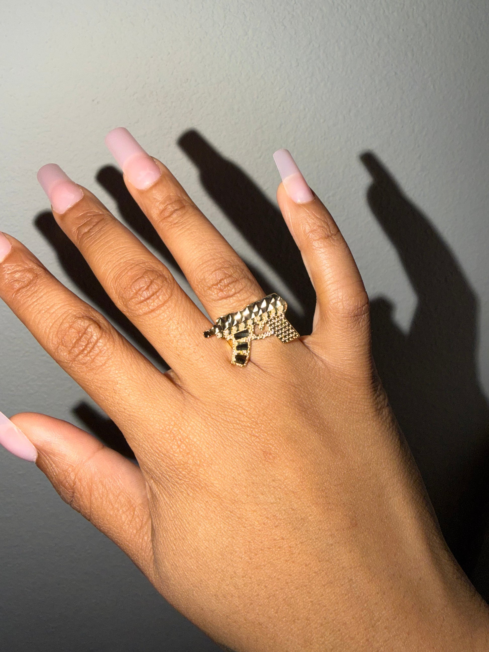 AK Ring The Pynk Plug